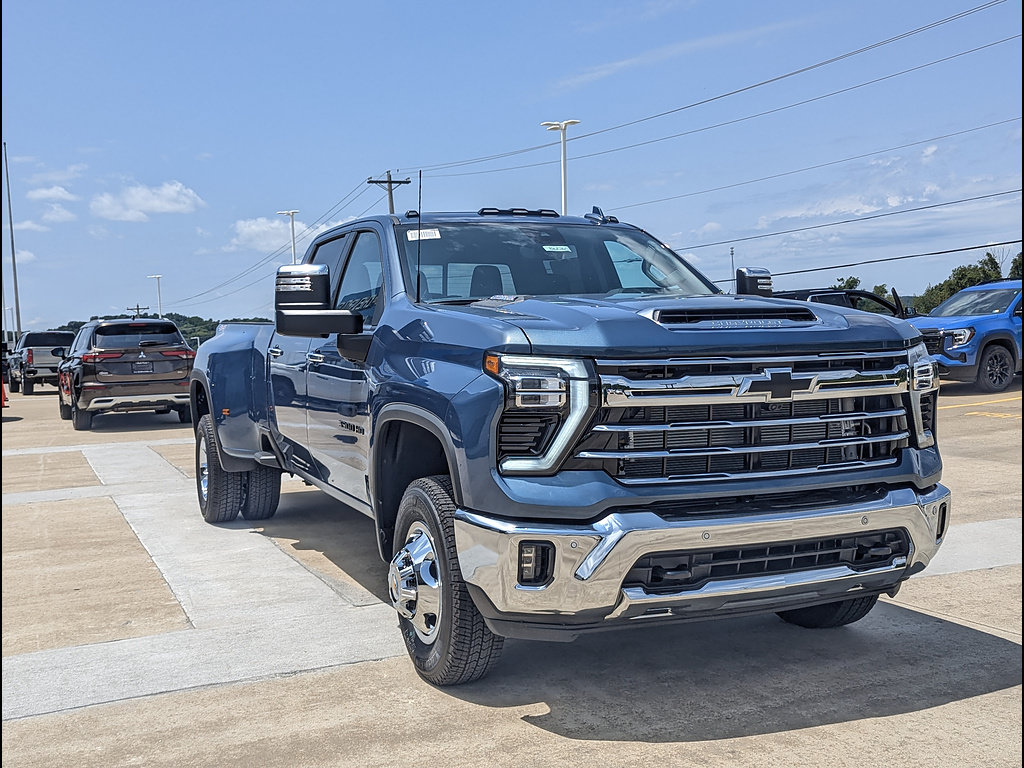 New 2026 Chevrolet Silverado 3500 LTZ w/ LTZ Convenience Package AWD/4WD image 5