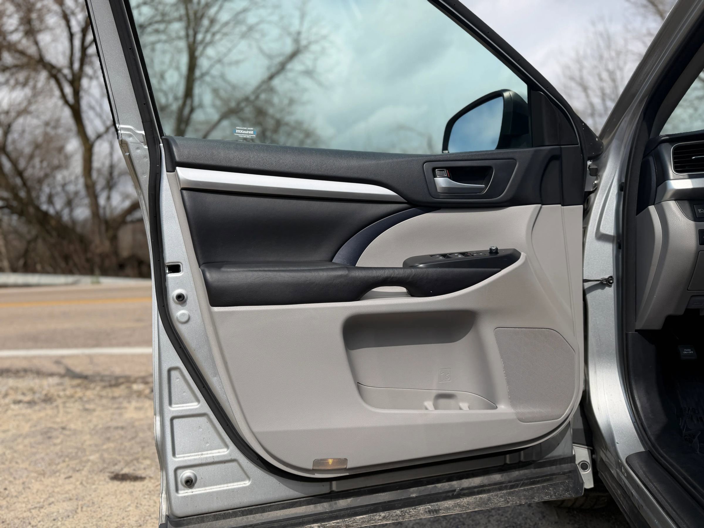 Used 2017 Toyota Highlander XLE image 15