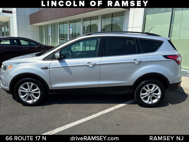 Used 2018 Ford Escape SE w/ SE Sync 3 Package AWD/4WD image 2