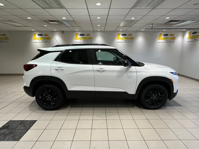 New 2026 Chevrolet TrailBlazer LT w/ Midnight Edition AWD/4WD image 3