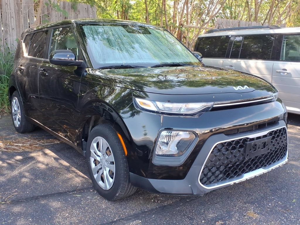 Used 2022 Kia Soul LX FWD image 1