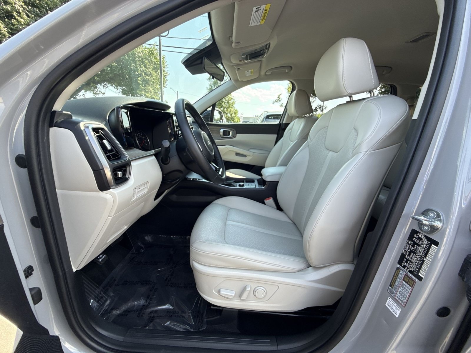 Used 2023 Kia Sorento S AWD/4WD image 13