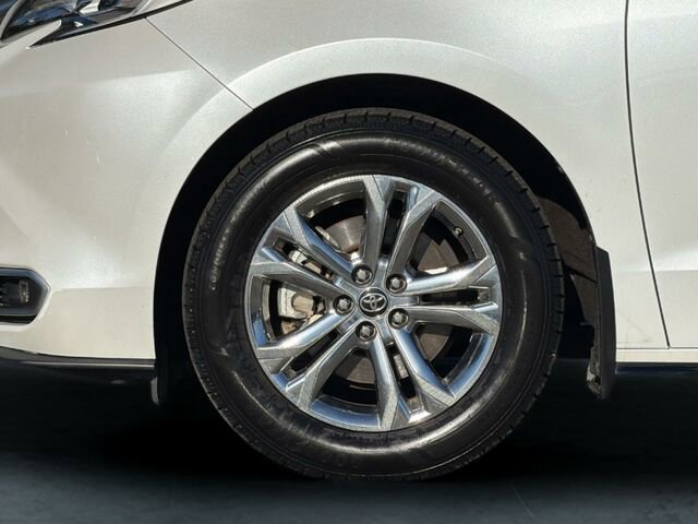 Used 2023 Toyota Sienna Platinum image 37