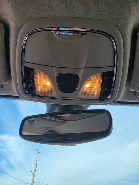 Used 2019 Jeep Cherokee Latitude Plus w/ Comfort/Convenience Group AWD/4WD image 17