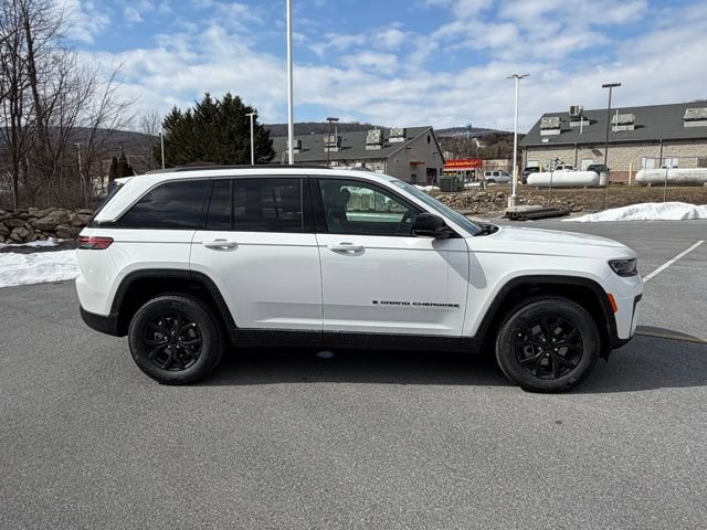 New 2026 Jeep Grand Cherokee Altitude AWD/4WD image 9