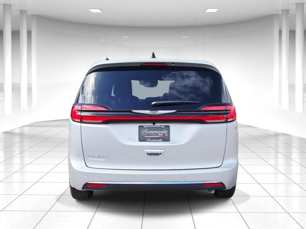 New 2026 Chrysler Pacifica Select FWD image 4