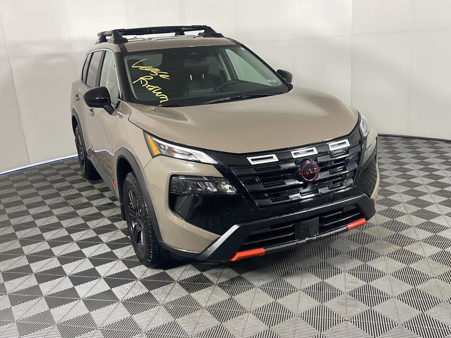 Used 2025 Nissan Rogue SV image 4