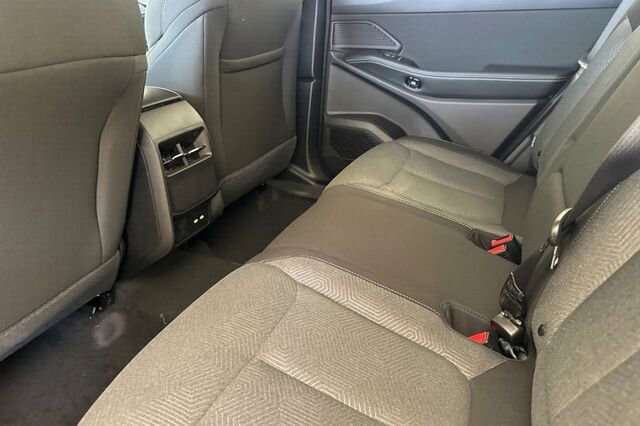 New 2026 Jeep Cherokee Laredo image 9