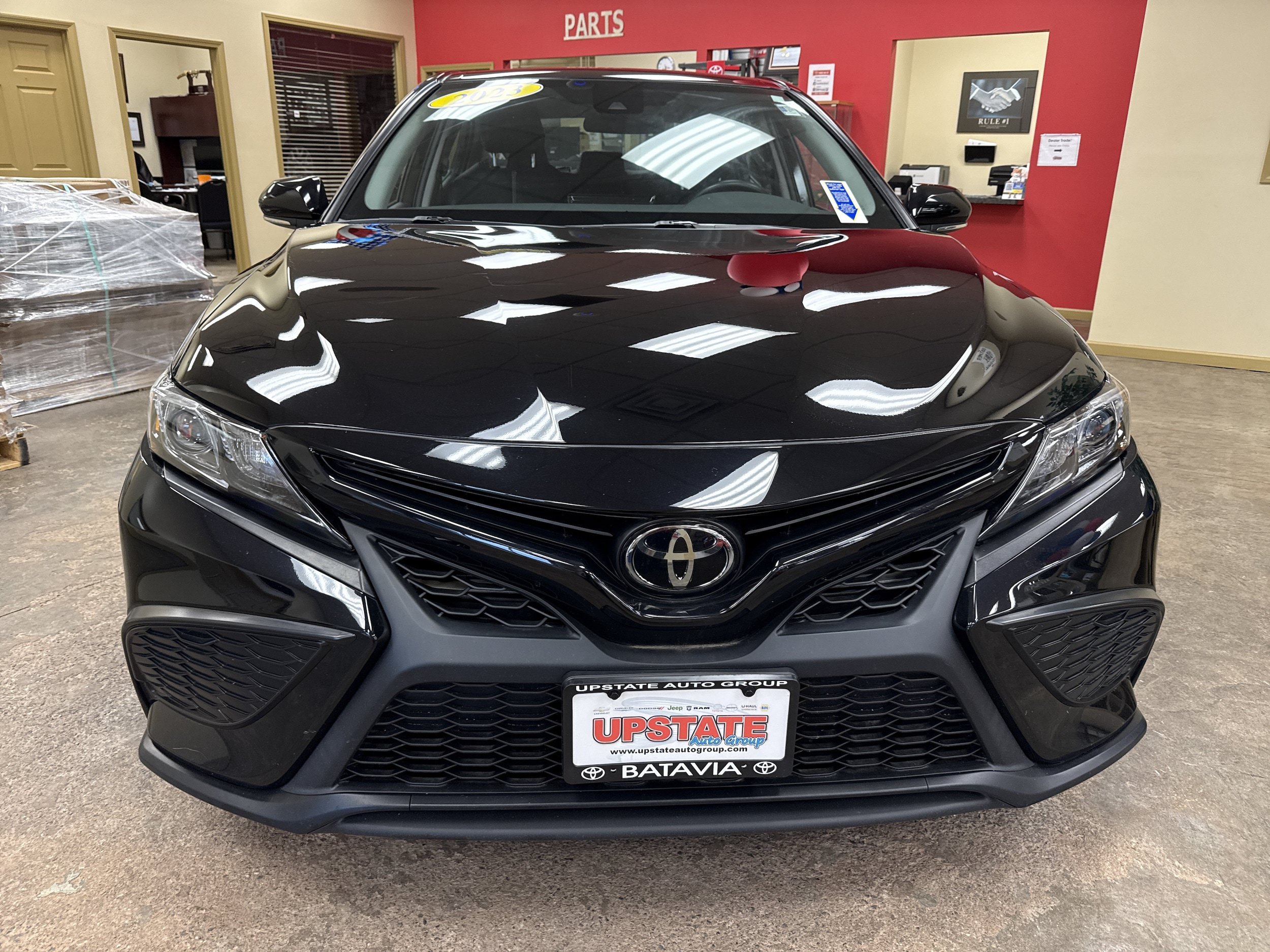 Used 2023 Toyota Camry SE FWD image 2