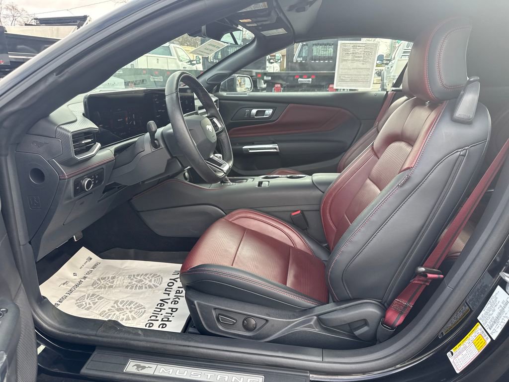 Used 2025 Ford Mustang Premium image 14