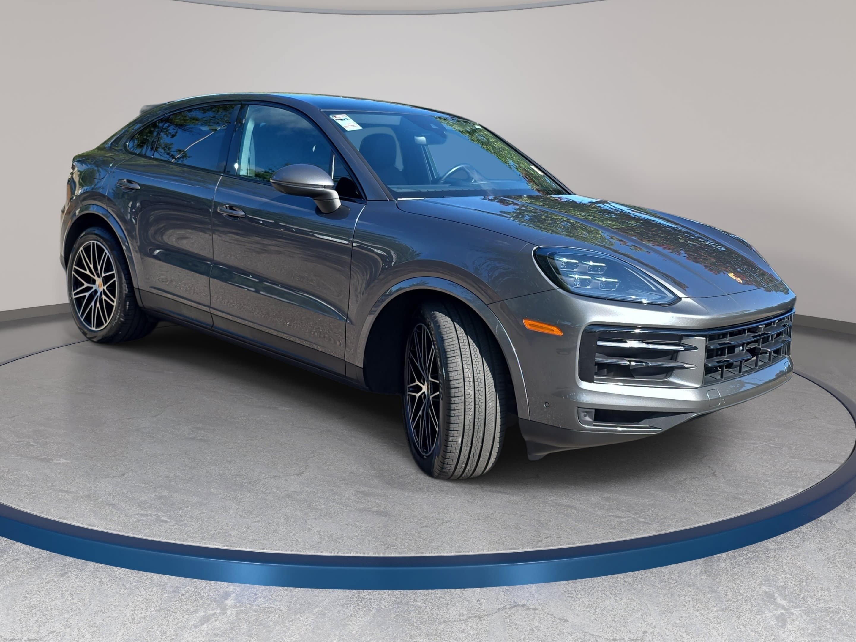 Used 2024 Porsche Cayenne Coupe AWD/4WD image 3