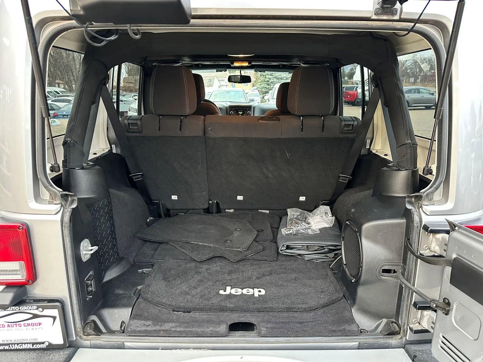 Used 2014 Jeep Wrangler Unlimited Sahara w/ Connectivity Group AWD/4WD image 20