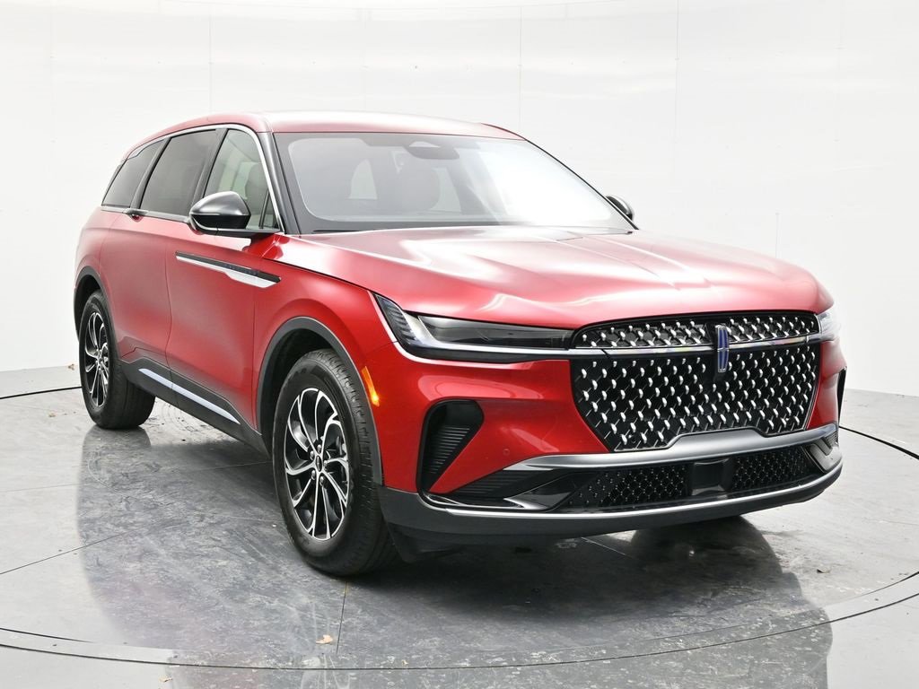 Used 2025 Lincoln Nautilus Premier image 3
