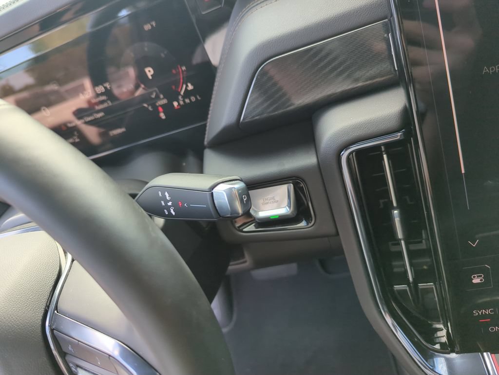 Used 2025 GMC Yukon AT4 w/ AT4 Premium Package AWD/4WD image 23