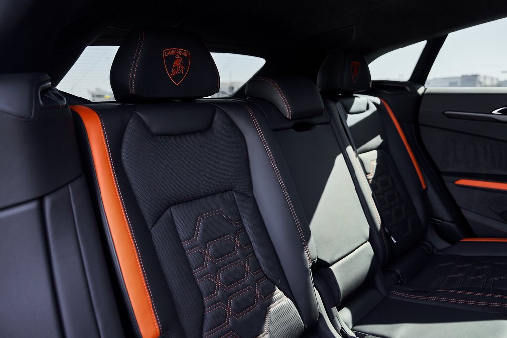 Used 2025 Lamborghini Urus SE image 46