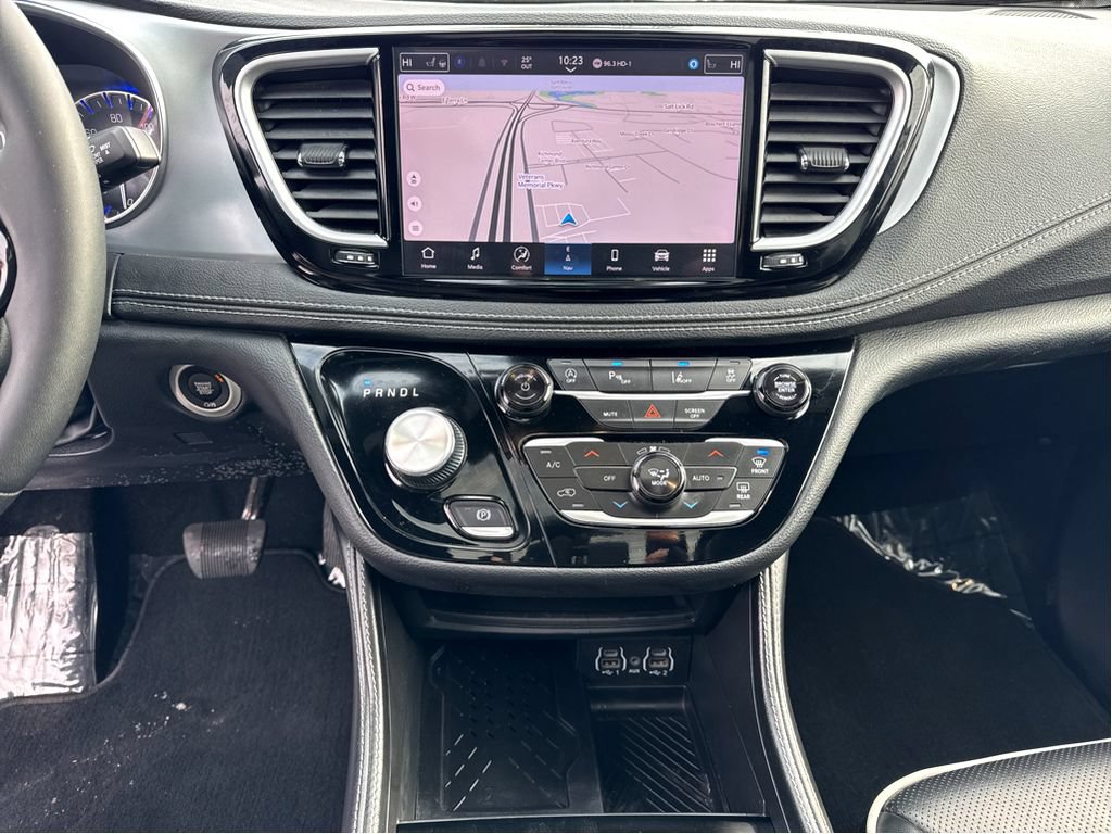 Used 2025 Chrysler Pacifica Limited FWD image 20