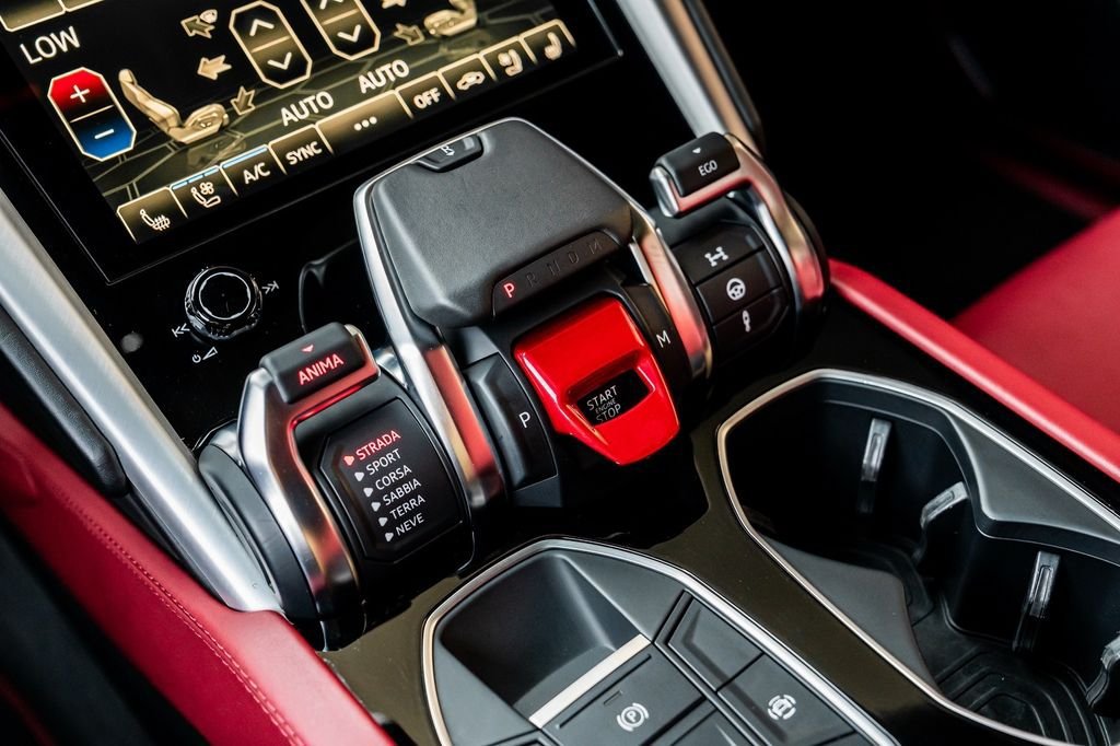 Used 2020 Lamborghini Urus AWD/4WD image 35