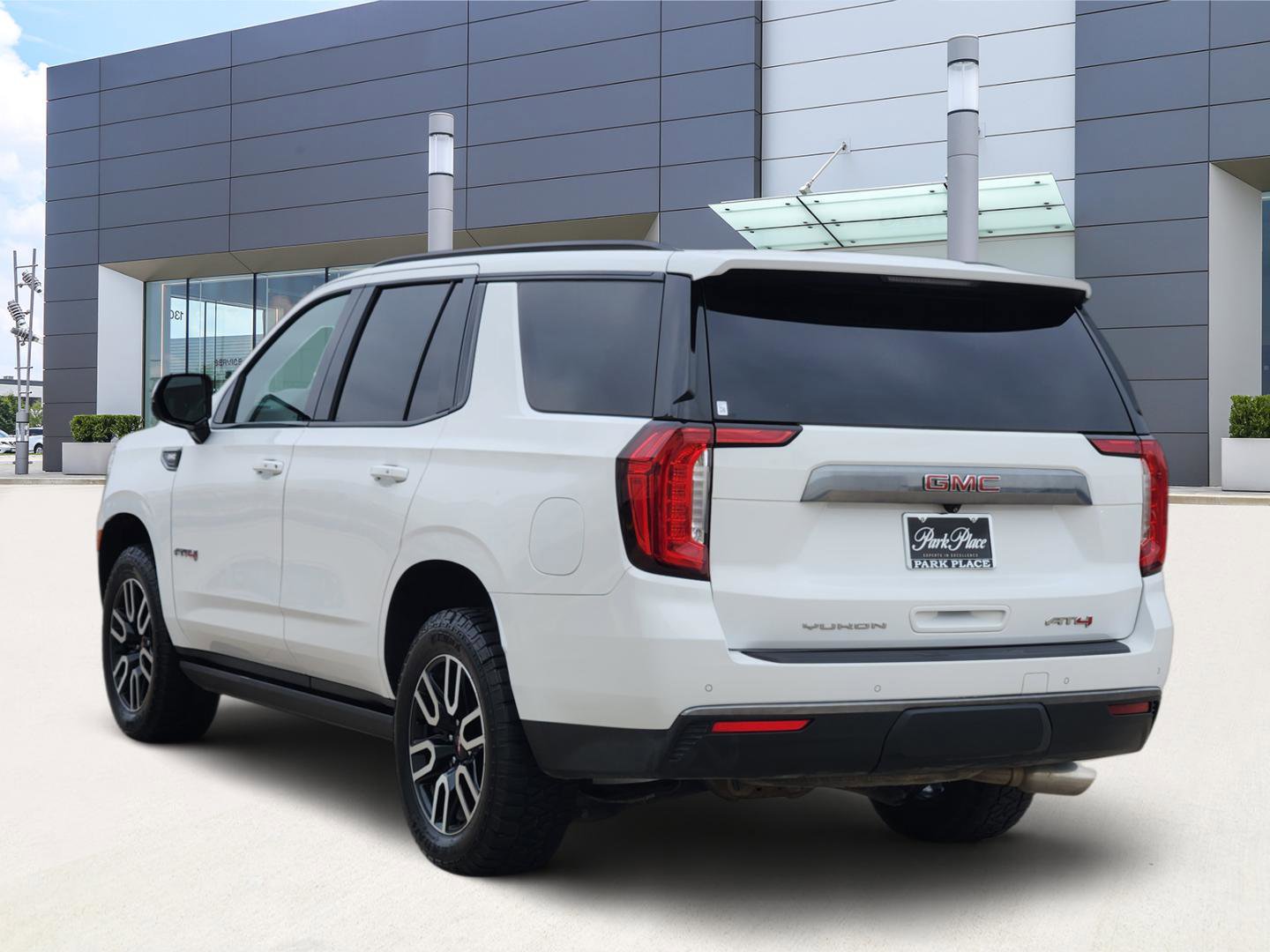 Used 2022 GMC Yukon AT4 w/ AT4 Premium Package image 4