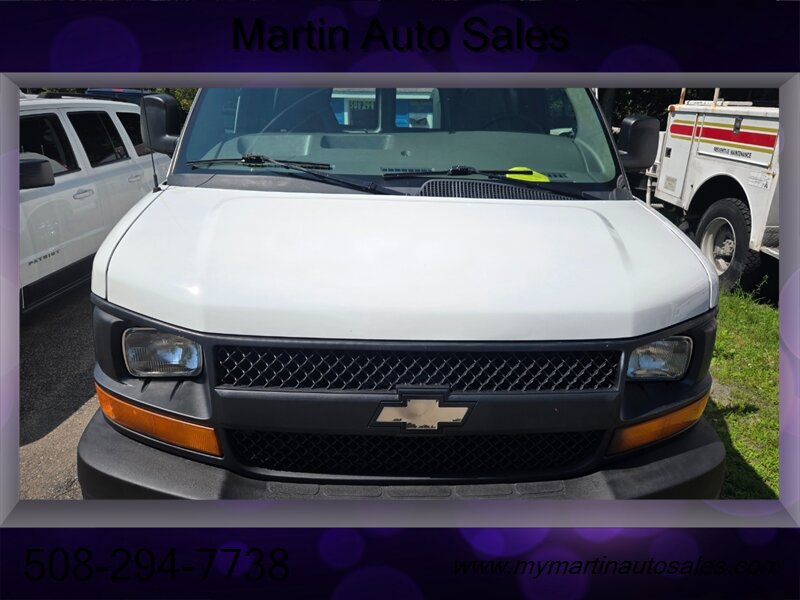 Used 2010 Chevrolet Express 2500 RWD image 3