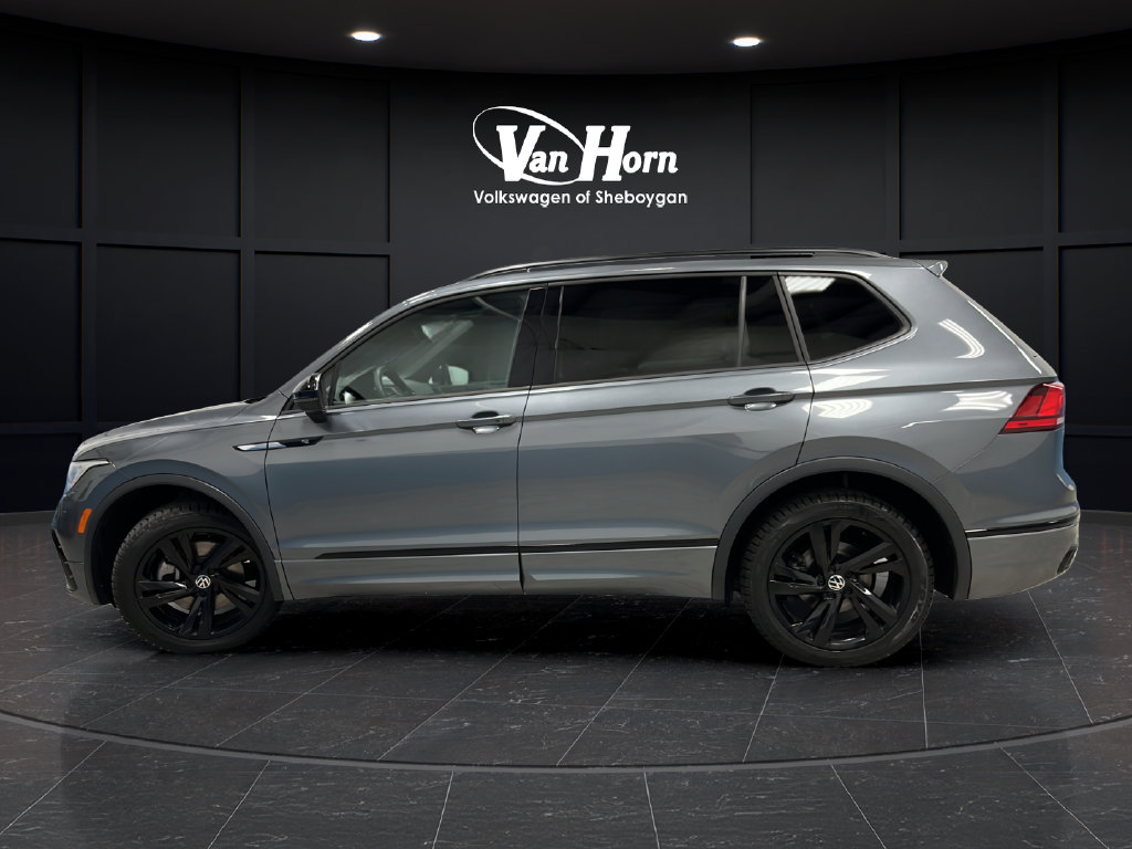 Used 2024 Volkswagen Tiguan SE R-Line AWD/4WD image 4
