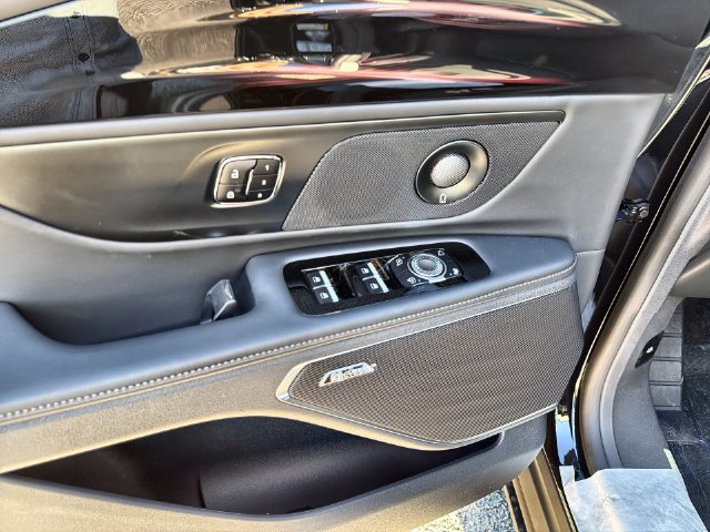 New 2026 Lincoln Nautilus Reserve w/ Jet Appearance Package AWD/4WD image 13