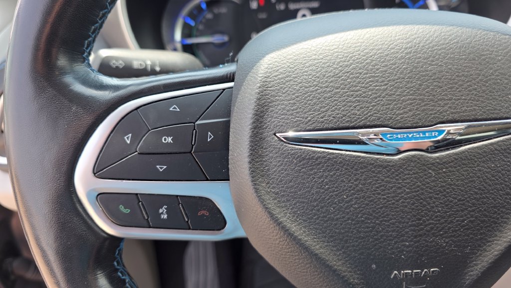 Used 2021 Chrysler Pacifica Touring-L FWD image 16