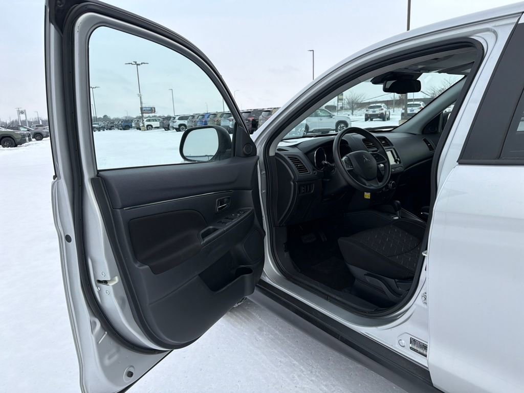 Used 2024 Mitsubishi Outlander Sport ES image 15