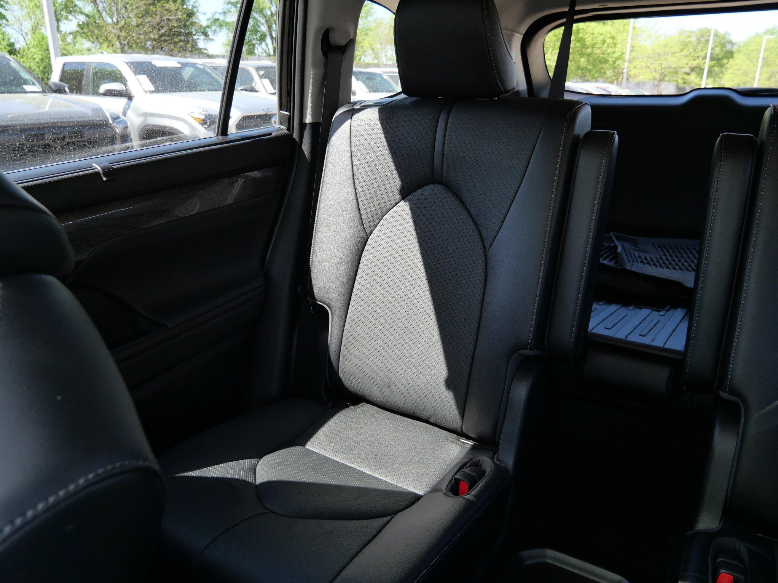 Used 2023 Toyota Highlander Limited AWD/4WD image 16