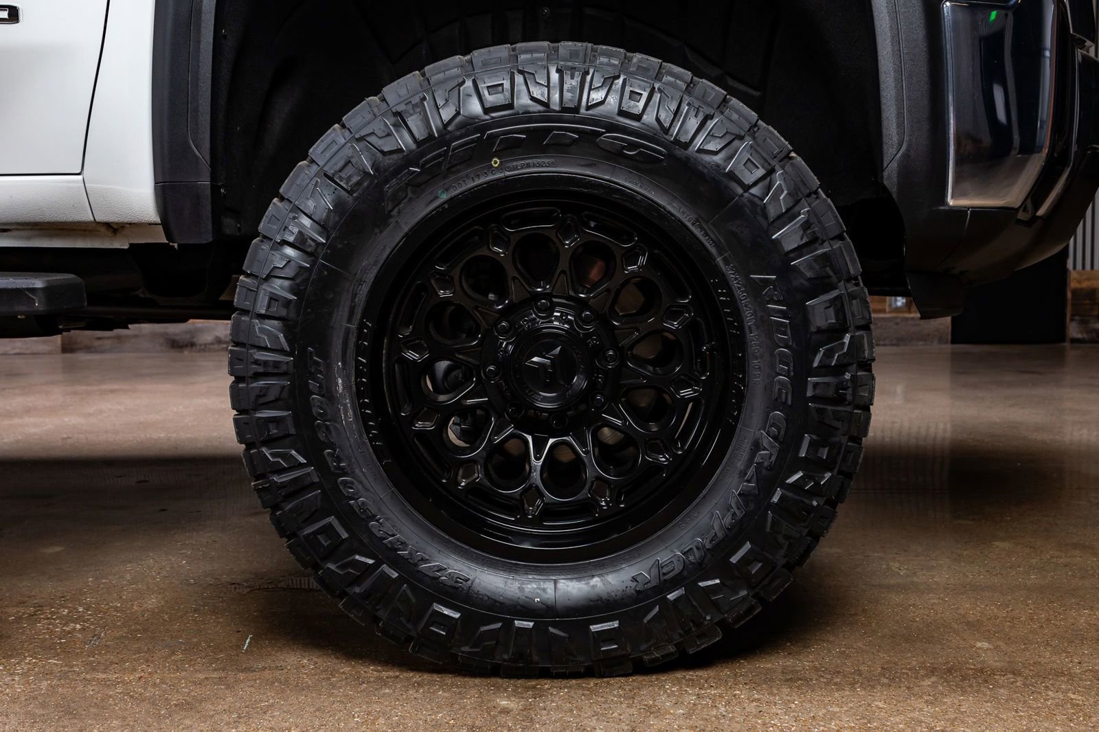 Used 2025 GMC Sierra 2500 SLT image 12