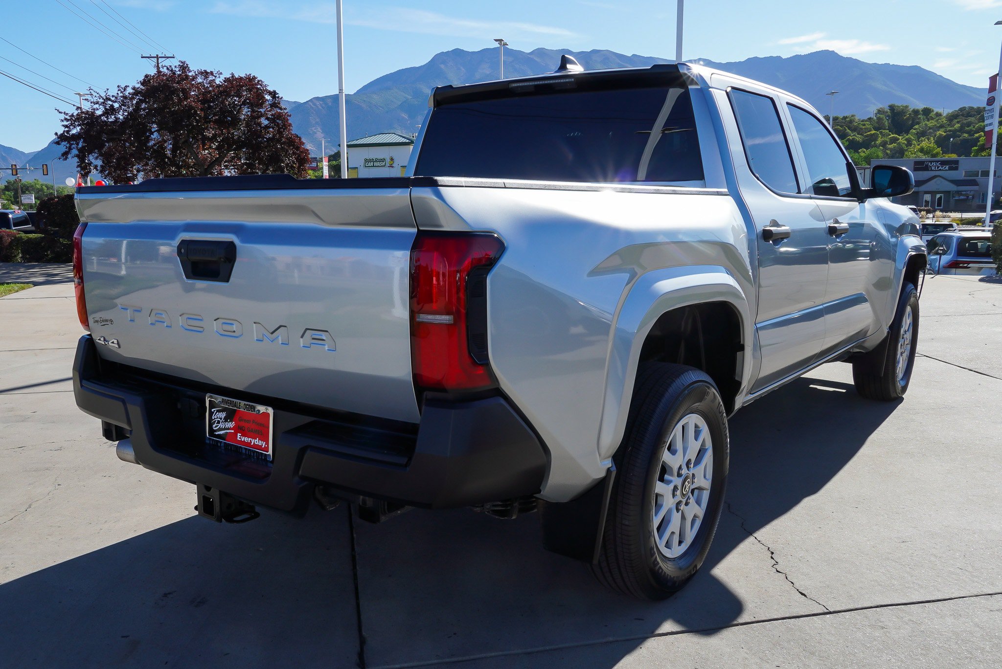 Certified 2024 Toyota Tacoma SR AWD/4WD image 8