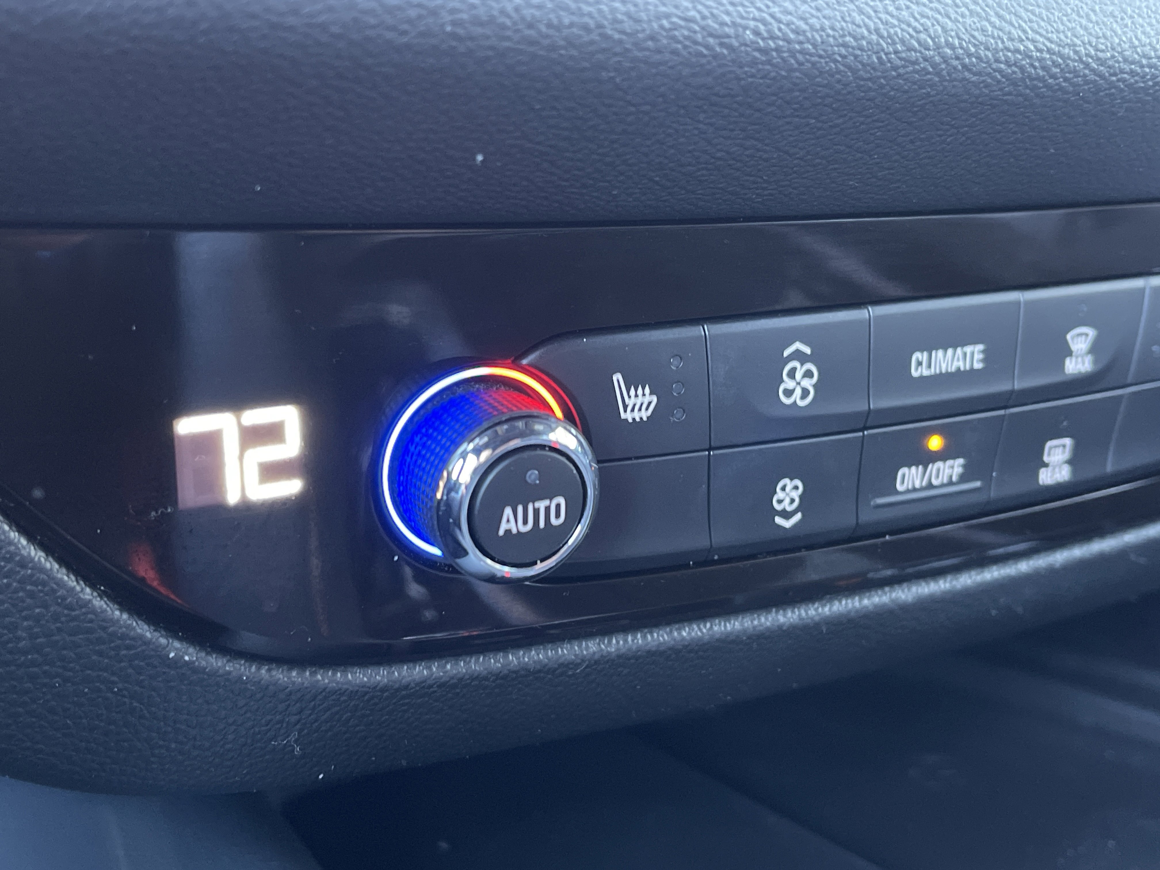 Used 2023 Buick Enclave Essence image 29