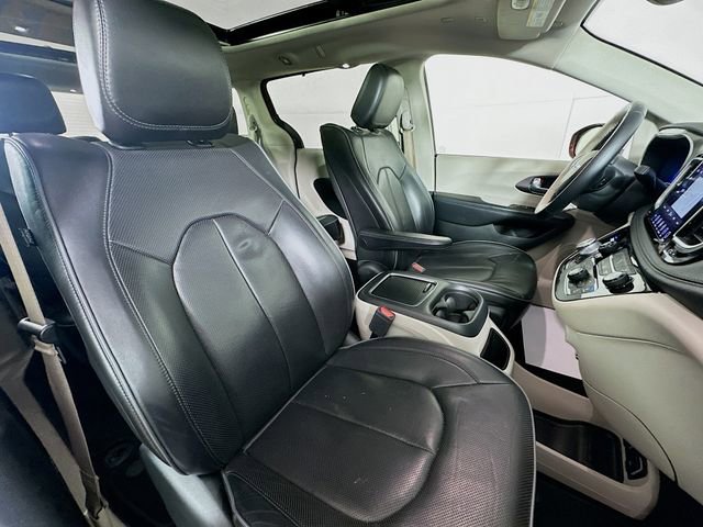 Used 2018 Chrysler Pacifica Limited w/ Tire & Wheel Group image 32