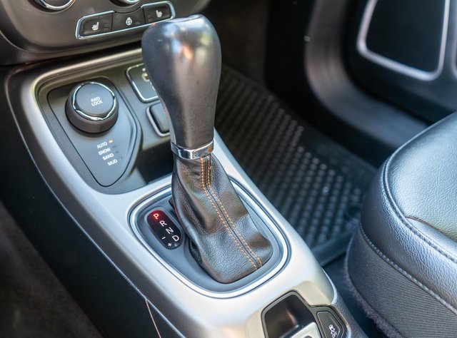 Used 2018 Jeep Compass Latitude w/ Cold Weather Group image 32