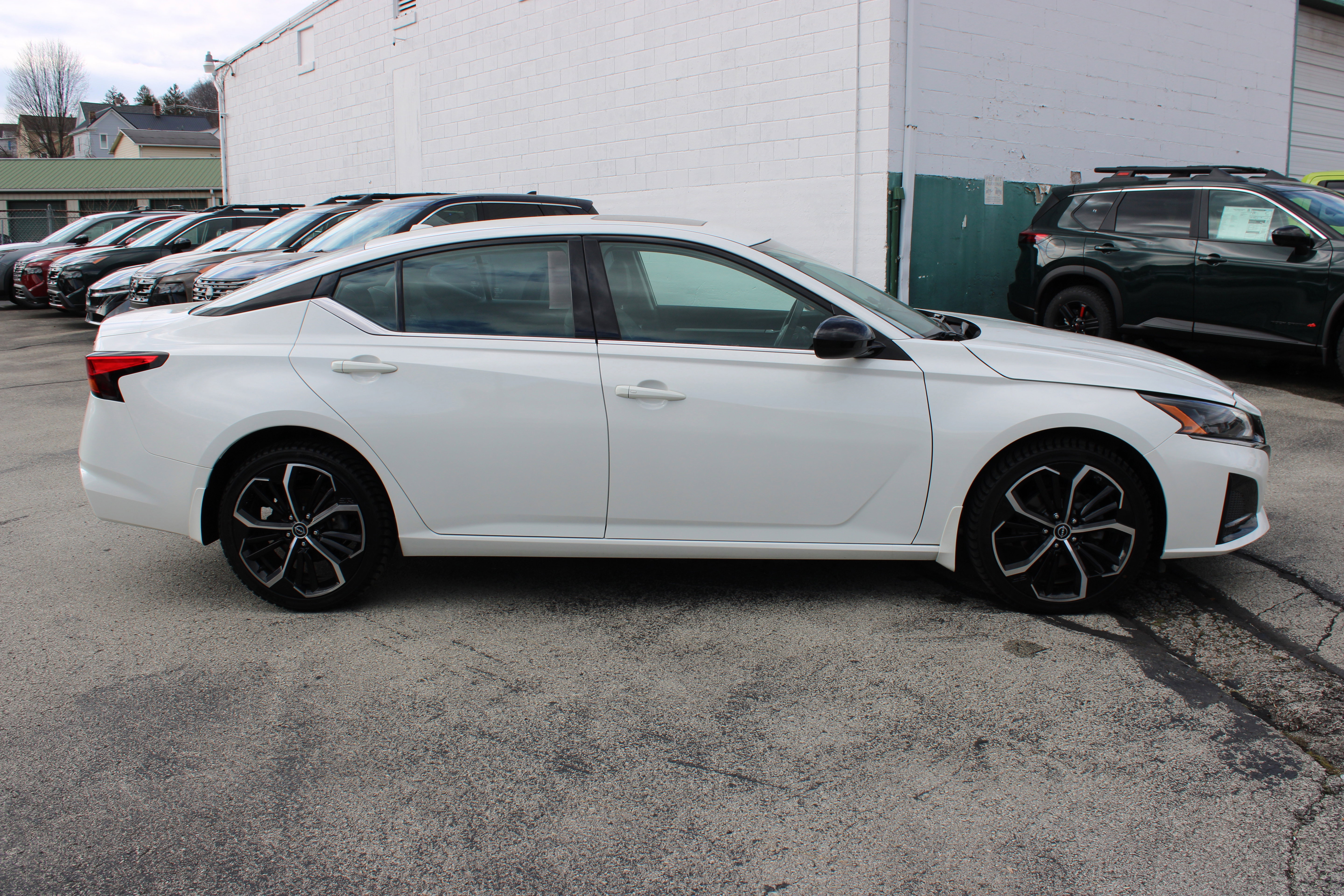 Certified 2023 Nissan Altima 2.5 SR w/ SR Premium Package AWD/4WD image 7