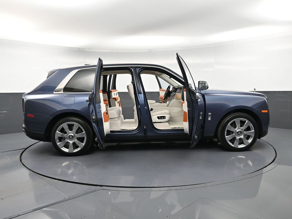 Certified 2024 Rolls-Royce Cullinan AWD/4WD image 40