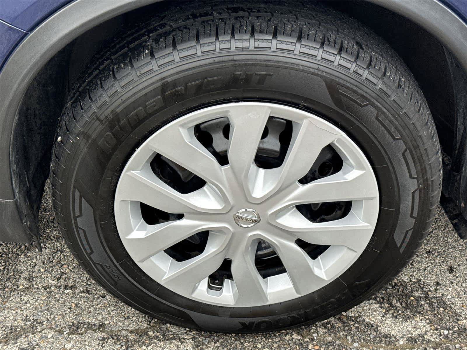 Used 2017 Nissan Rogue S AWD/4WD image 8