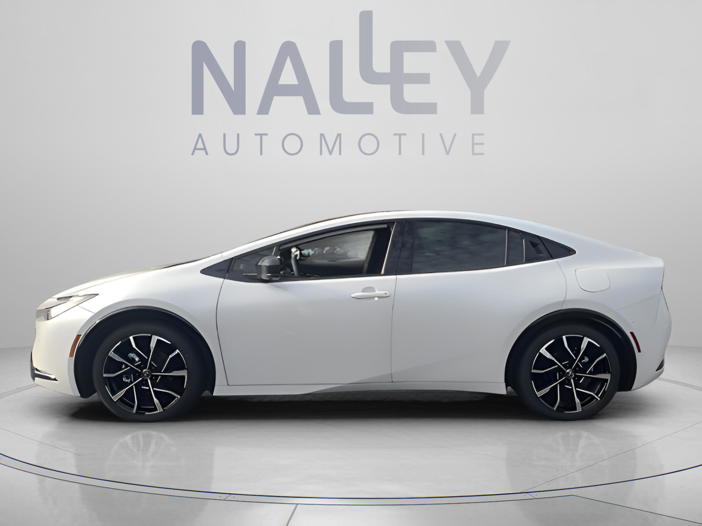 New 2026 Toyota Prius Plug-In Hybrid FWD image 2