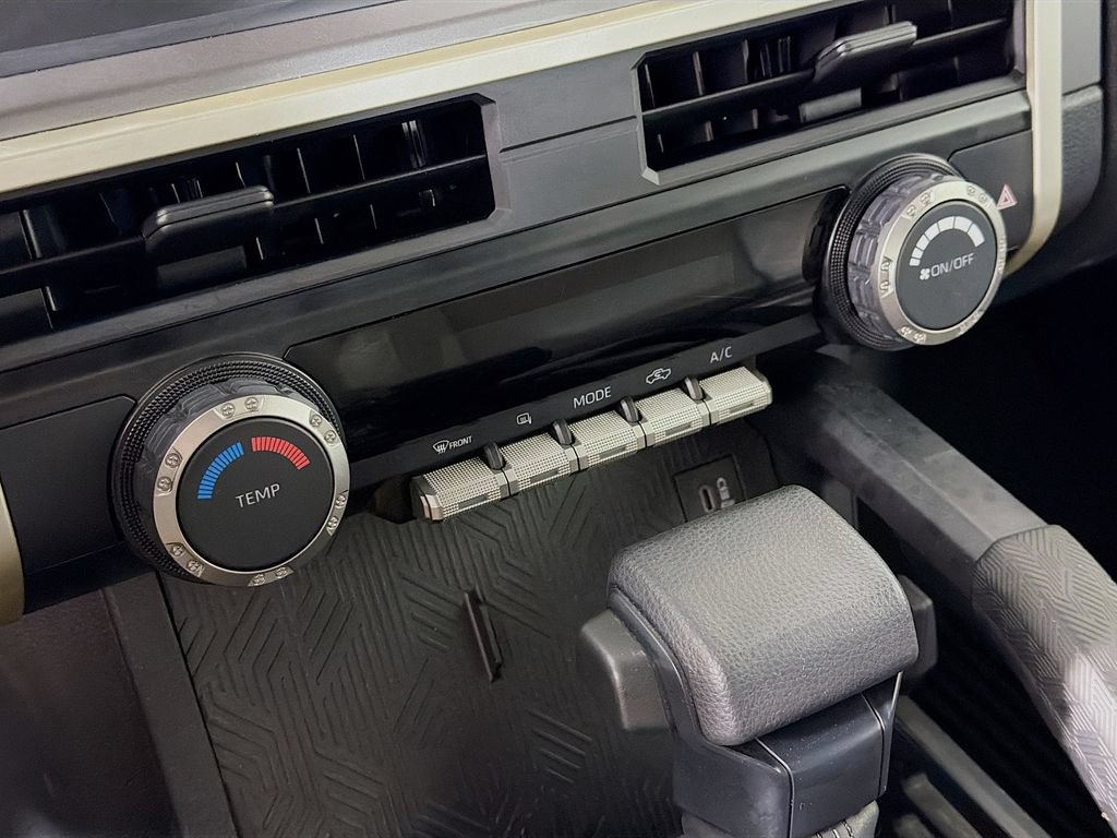 Used 2024 Toyota Tacoma SR5 AWD/4WD image 16