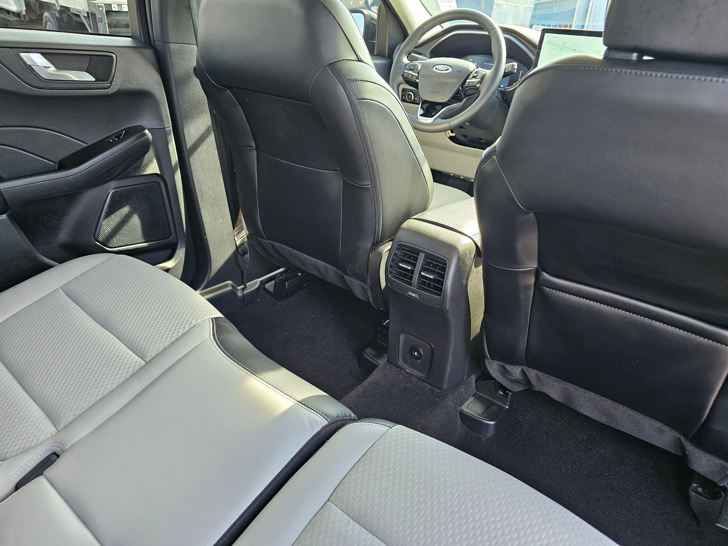 Certified 2025 Ford Escape SE w/ Class II Trailer Tow Package FWD image 14