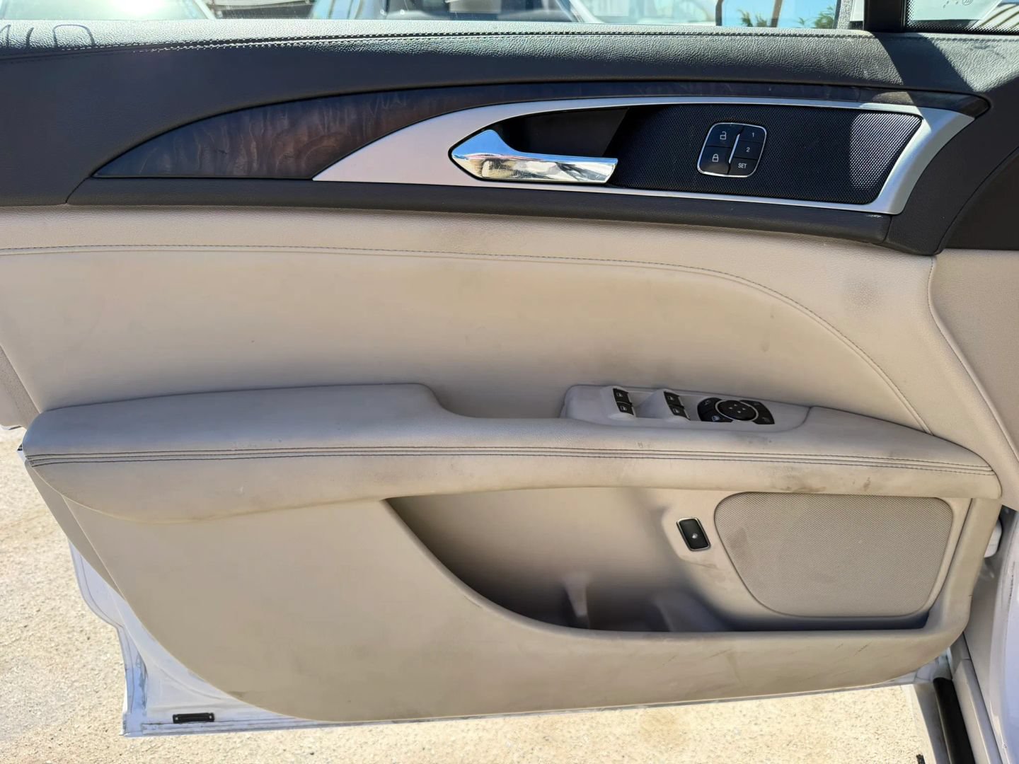 Used 2017 Lincoln MKZ Reserve w/ Climate Package FWD image 9