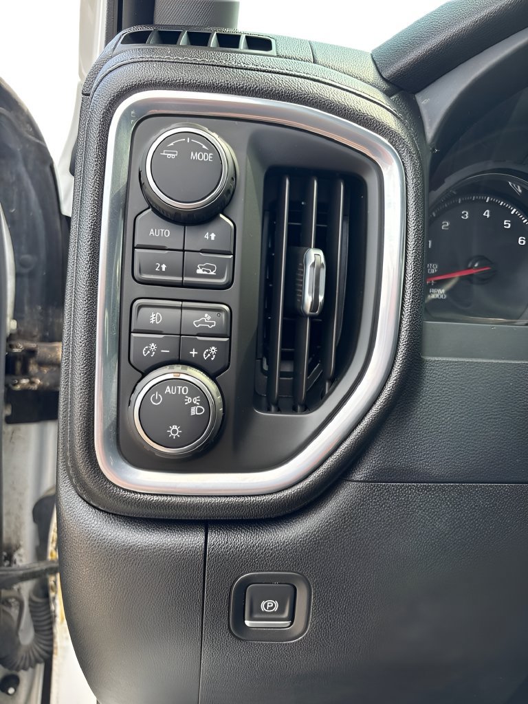 Used 2021 Chevrolet Silverado 1500 RST w/ Max Trailering Package AWD/4WD image 13