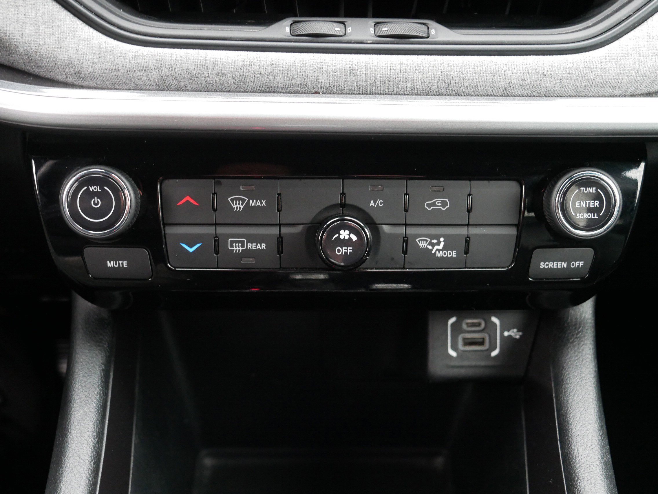 Certified 2024 Jeep Compass Latitude image 23