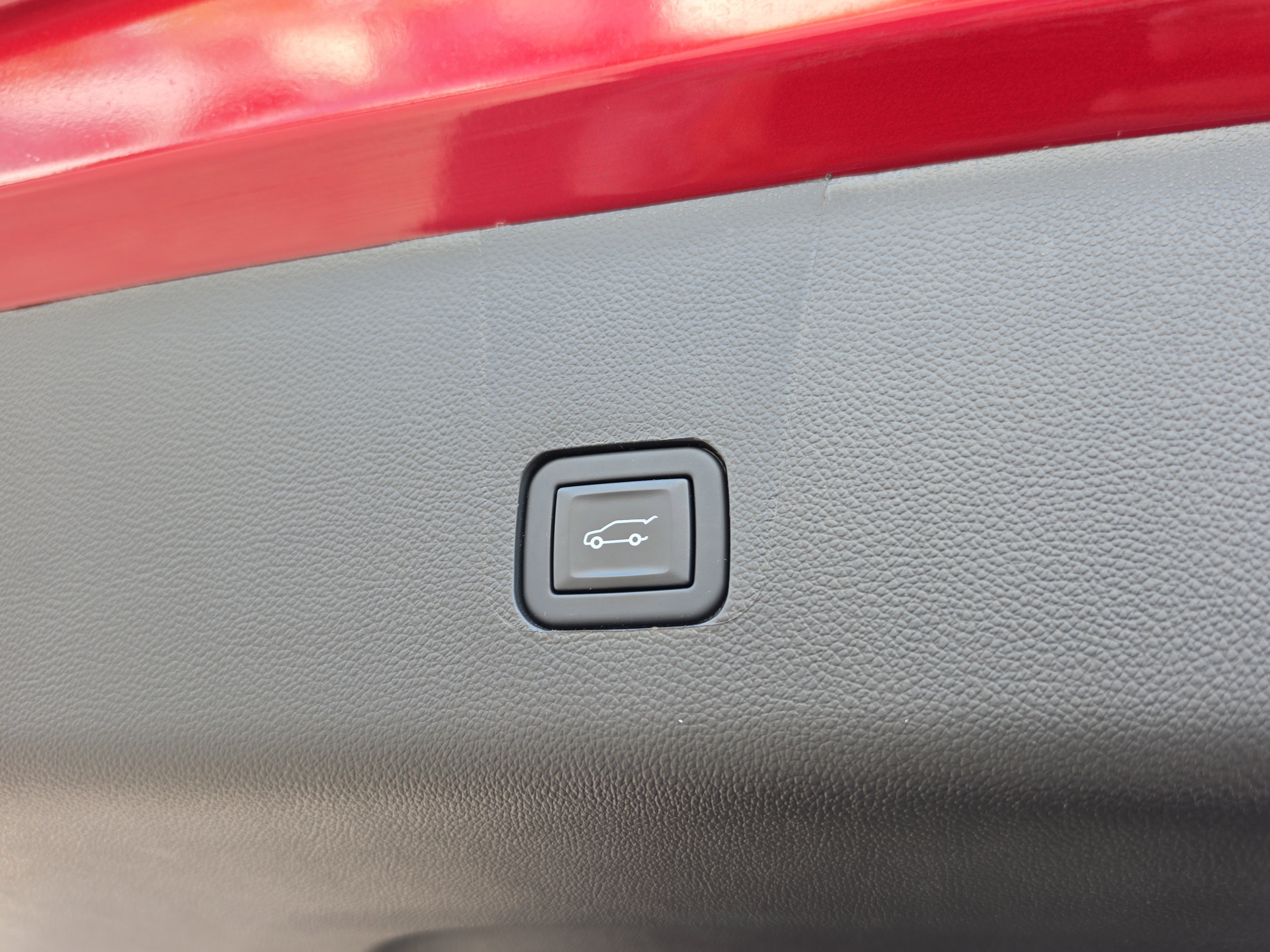 Used 2023 Chevrolet Traverse Premier FWD image 8