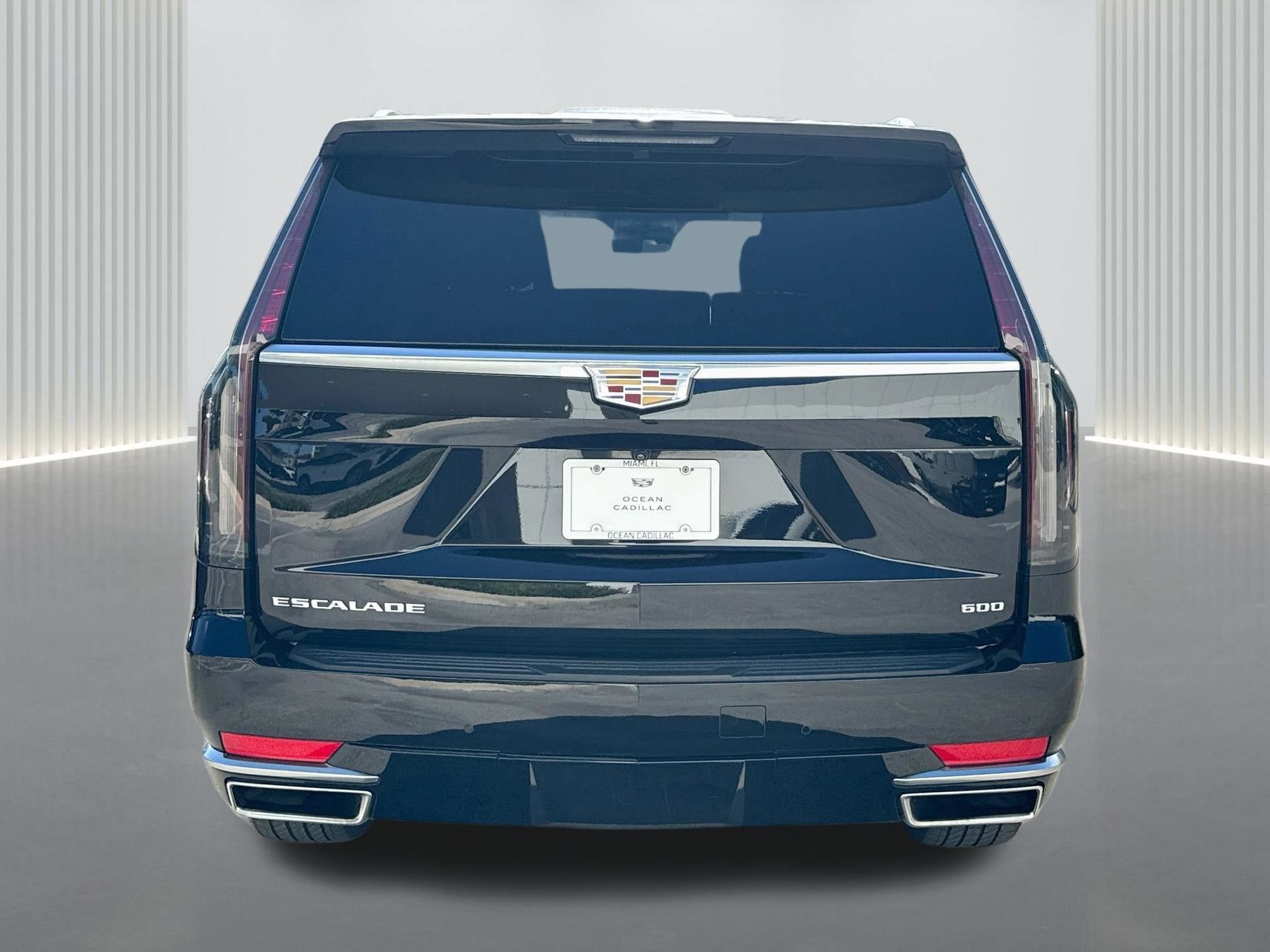 Used 2024 Cadillac Escalade Luxury AWD/4WD image 4