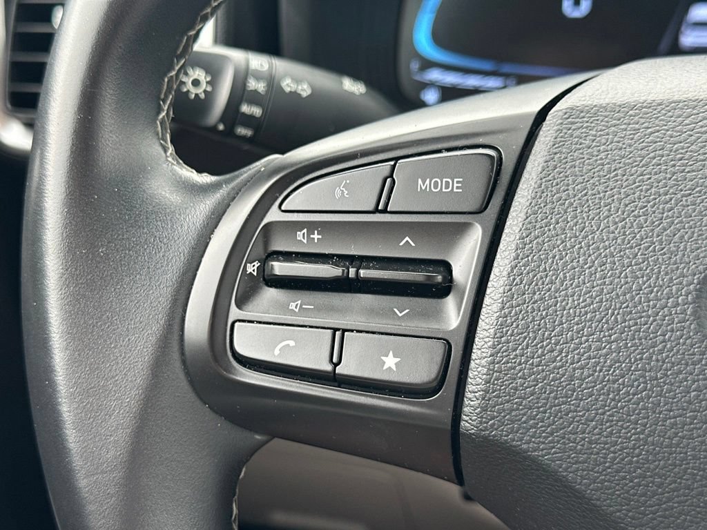 Used 2025 Hyundai Venue SEL FWD image 20