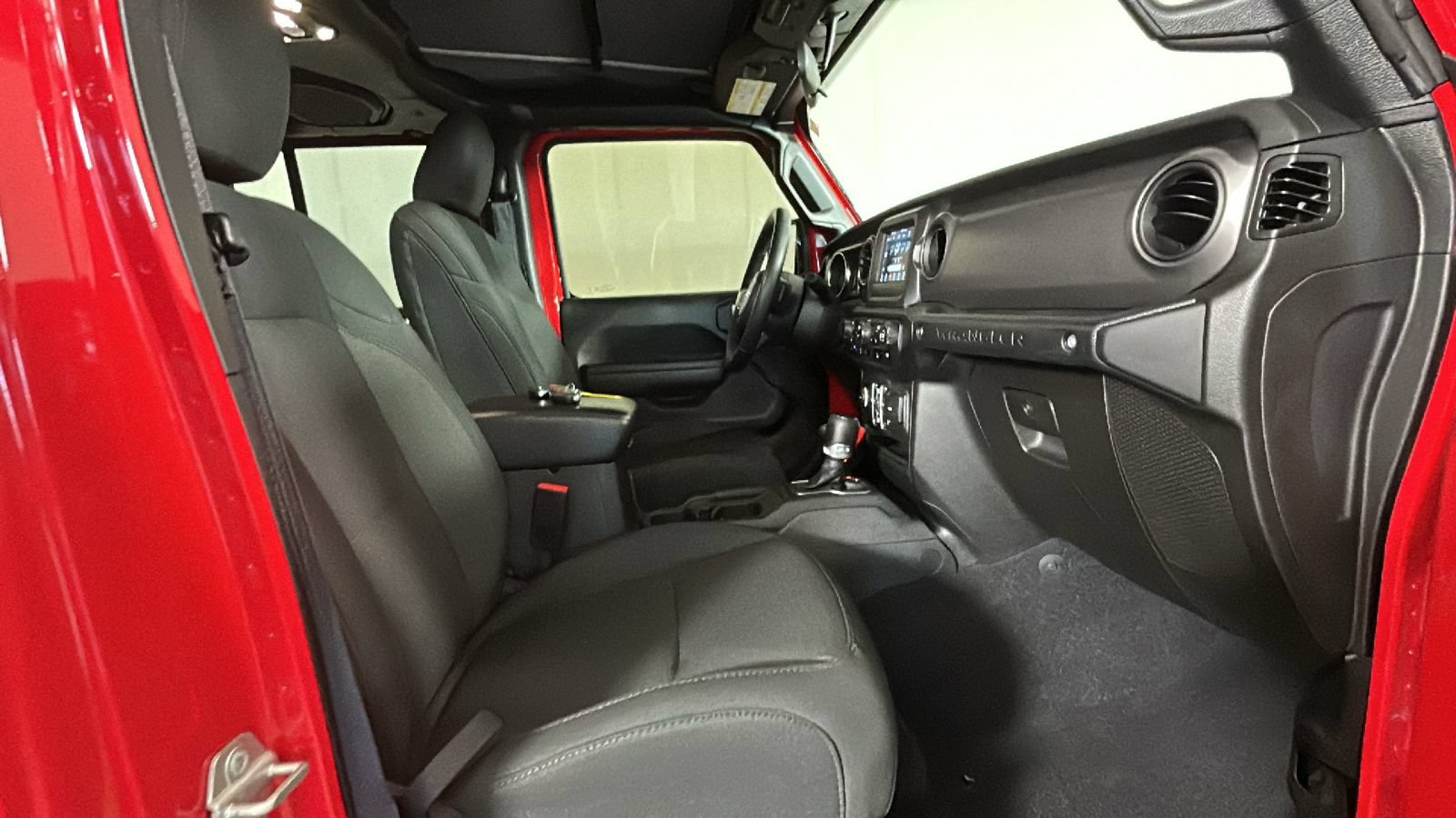Used 2023 Jeep Wrangler Unlimited w/ Cold Weather Group AWD/4WD image 33