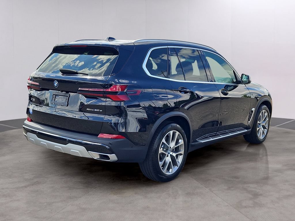 Used 2025 BMW X5 xDrive50e AWD/4WD image 4