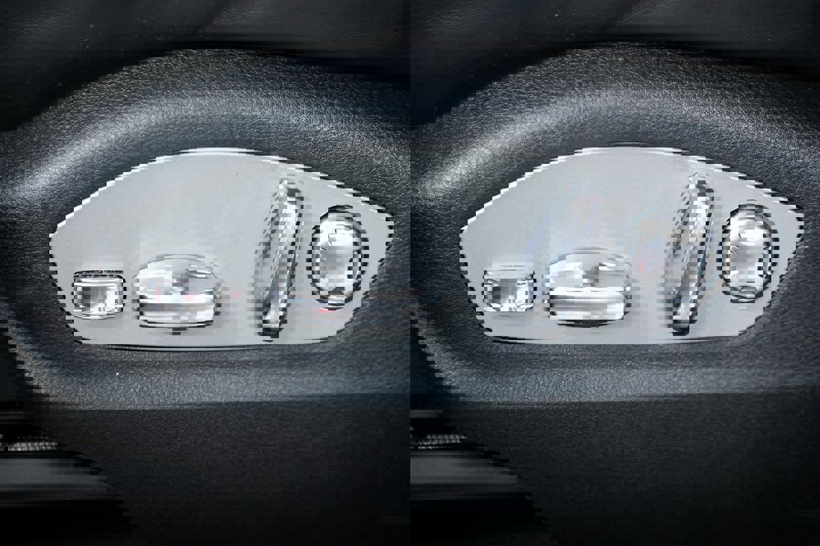 Certified 2025 Porsche Macan image 17