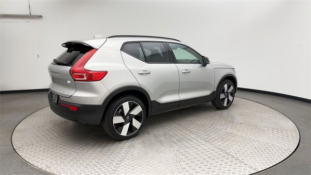 Certified 2023 Volvo XC40 Recharge Ultimate image 2