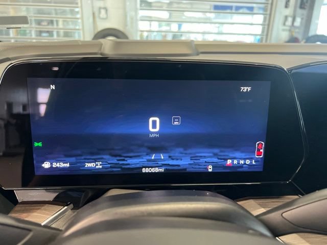 Used 2025 Chevrolet Suburban LT AWD/4WD image 17